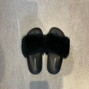 STEVE MADDEN FLUFFY SLIDES